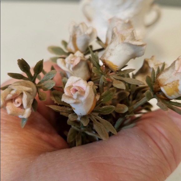 Vintage bouquet of ceramic flowers in a classical ceramic planter. - Picture 4 of 10